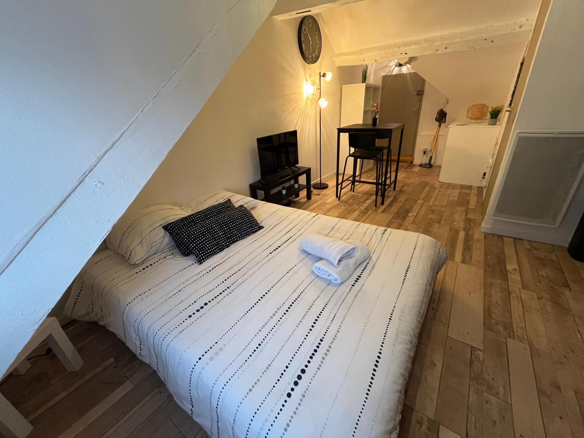 Residence 3 Studios De Charme Dans Centre Proche Cathedrale, Parking Possible A Prox أورلييو المظهر الخارجي الصورة